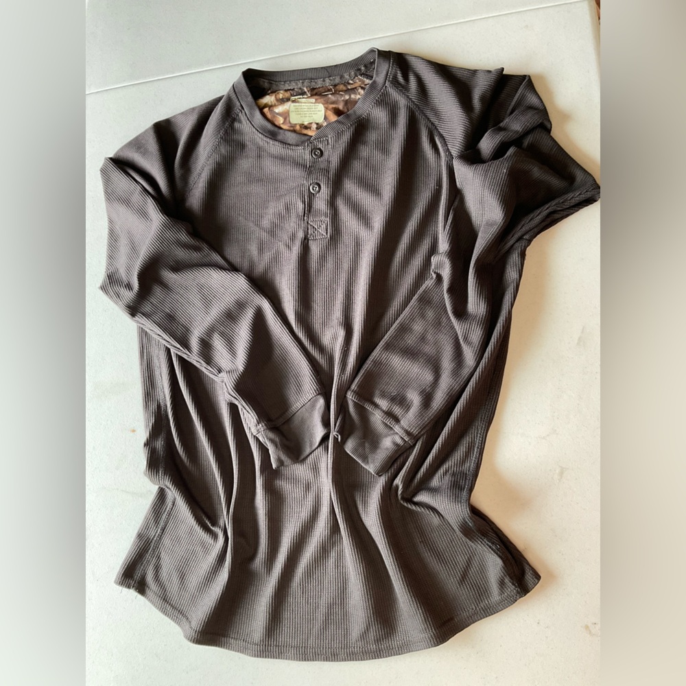 Real Tree Gray Henley men’s size large